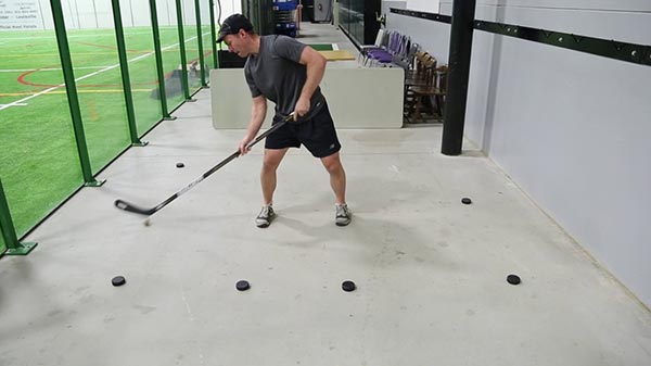Basic Stickhandling - Lateral Side Forehand - With Reach
